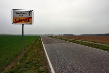 Glienick-Werben-Straße ohne Bäume-kl.jpg
